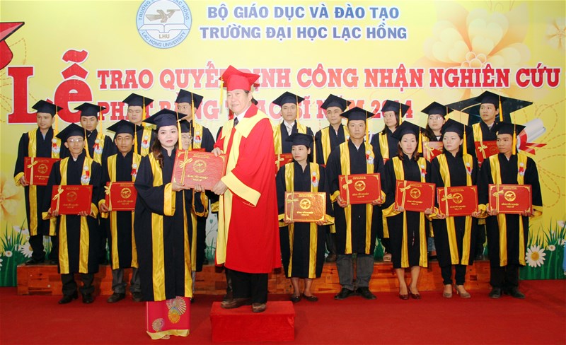 Lễ trao bằng thạc sĩ kinh tế