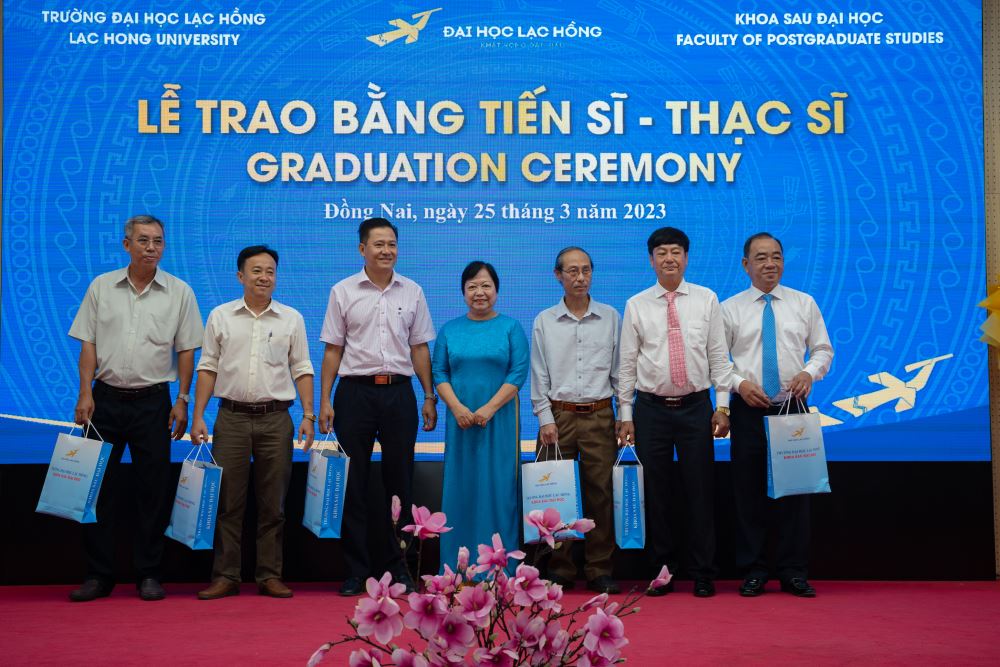 ​​​​Khoa Sau Đại học chạy đà cho dấu ấn 15 năm