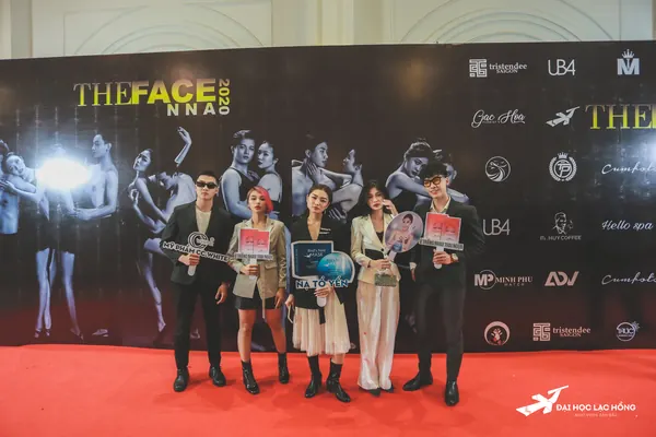 Sinh viên Ngôn ngữ Anh biểu diễn trong The Face NNA 2020